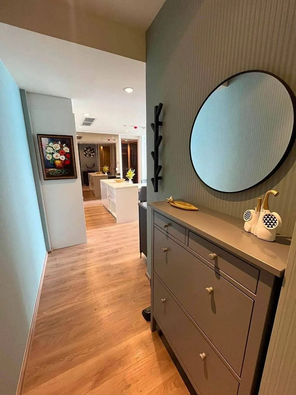 2 bedroom condo for rent in Thong Lo Bangkok - living room view