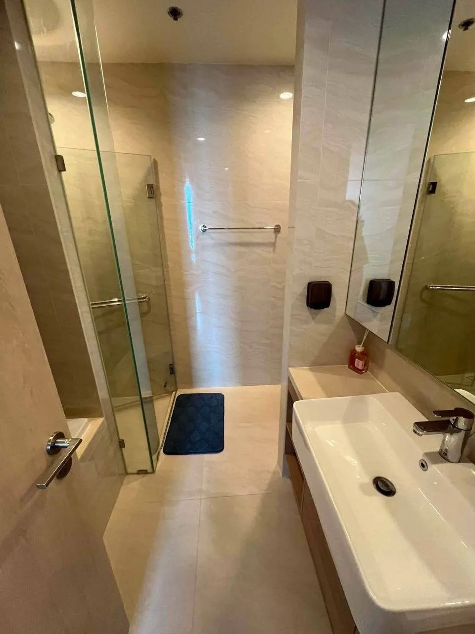 2 bedroom condo for rent in Thong Lo Bangkok - master bedroom interior