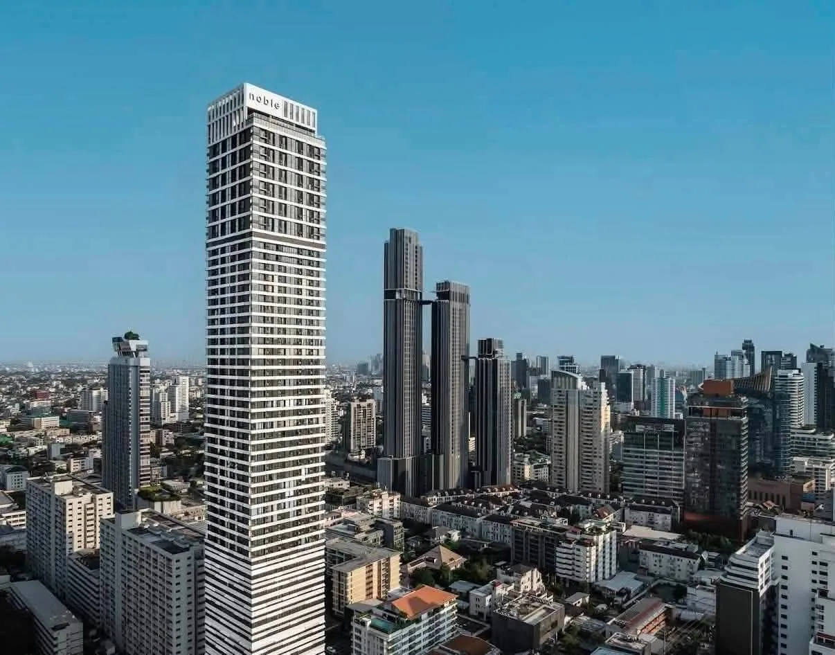 2 bedroom condo for rent in Thong Lo Bangkok - swimming pool and building amenities