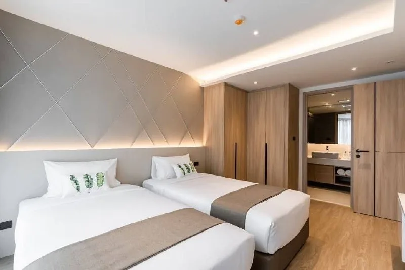 2 bedroom condo for rent in Ekkamai Bangkok - kitchen and dining area