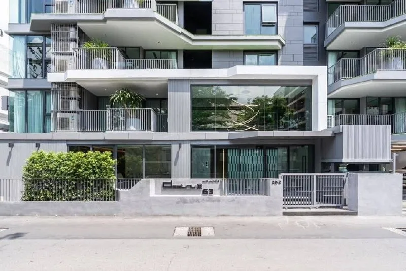 2 bedroom condo for rent in Ekkamai Bangkok - swimming pool and building amenities