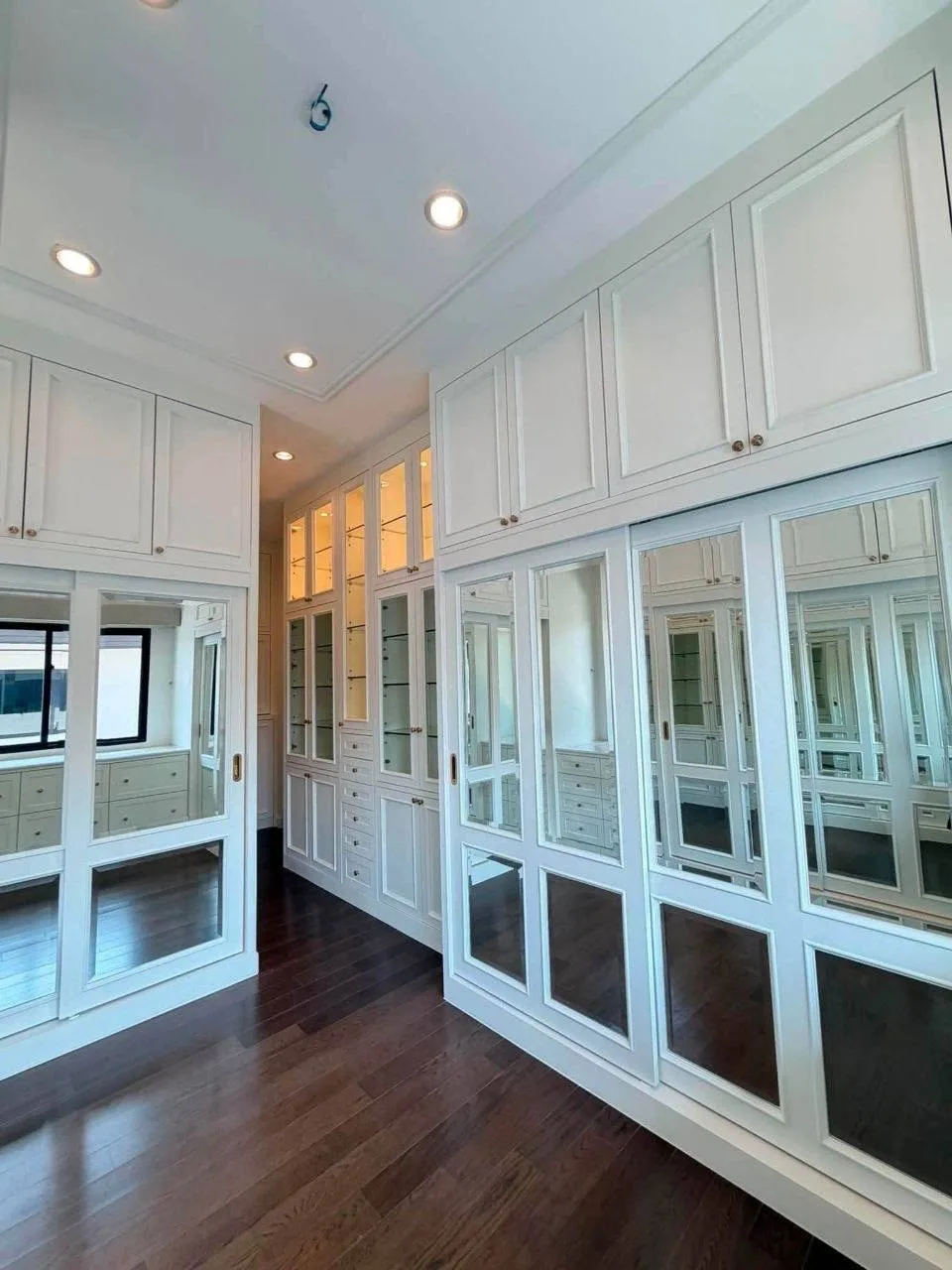 3 bedroom house for sale in Pattanakarn Bangkok - balcony perspective