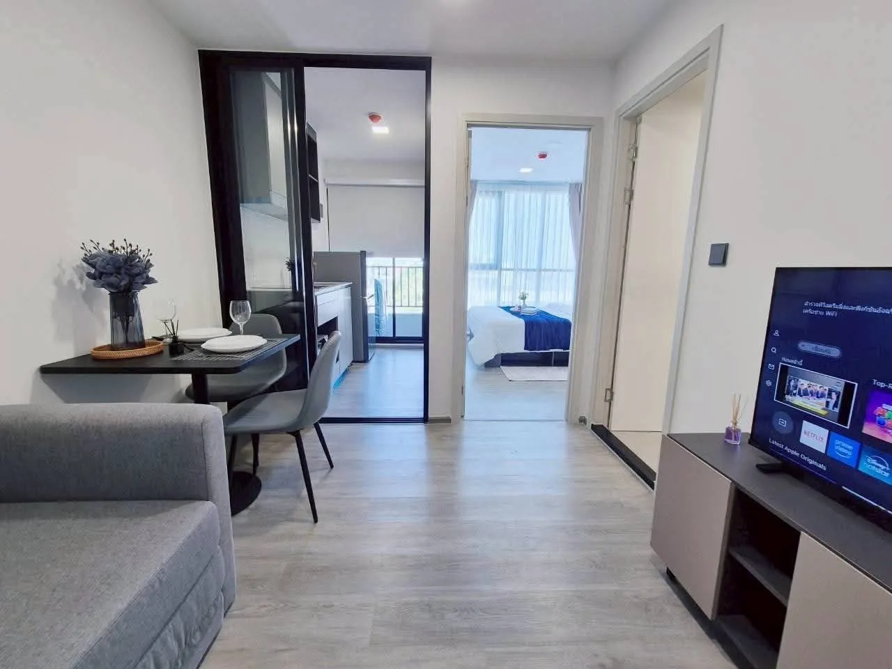 1 bedroom condo for rent in Ladprao Bangkok - swimming pool and building amenities