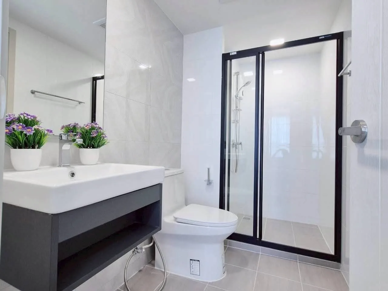 1 bedroom condo for rent in Ladprao Bangkok - kitchen and dining area