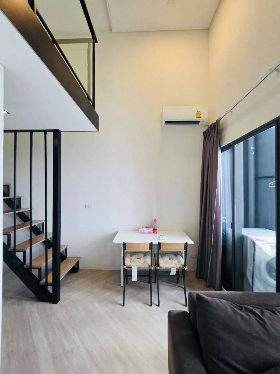 1 bedroom condo for rent in Phra Khanong Bangkok - kitchen and dining area