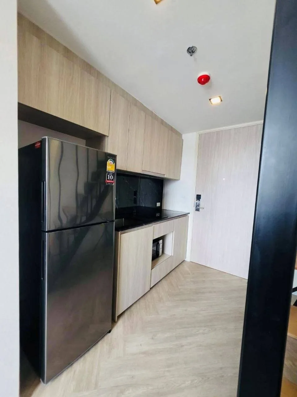 1 bedroom condo for rent in Phra Khanong Bangkok - bathroom and modern finishes