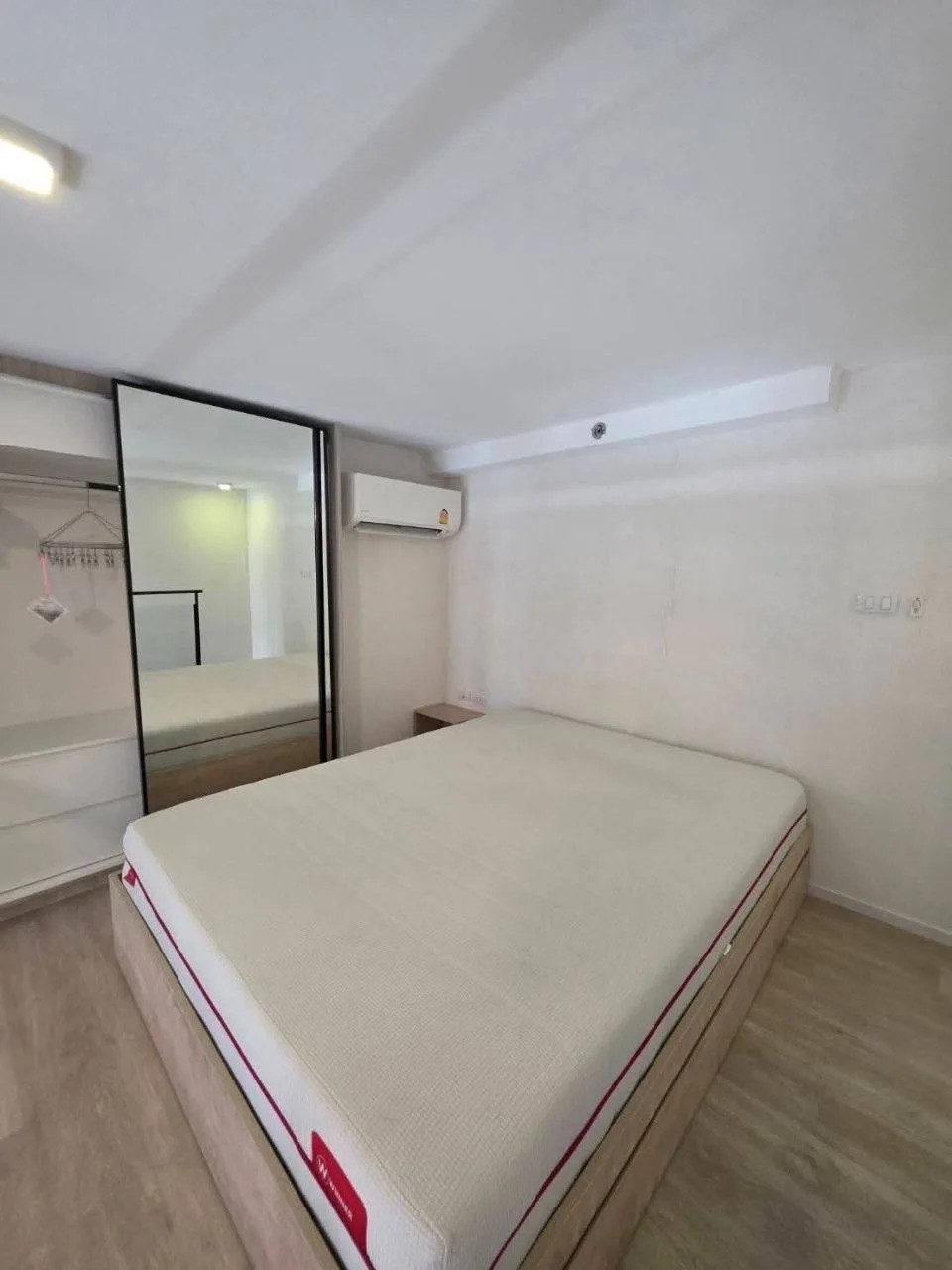 1 bedroom condo for rent in Phra Khanong Bangkok - living room view