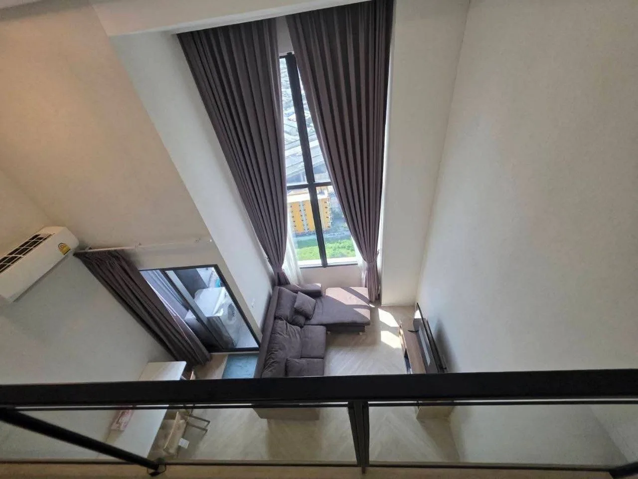1 bedroom condo for rent in Phra Khanong Bangkok - kitchen and dining area