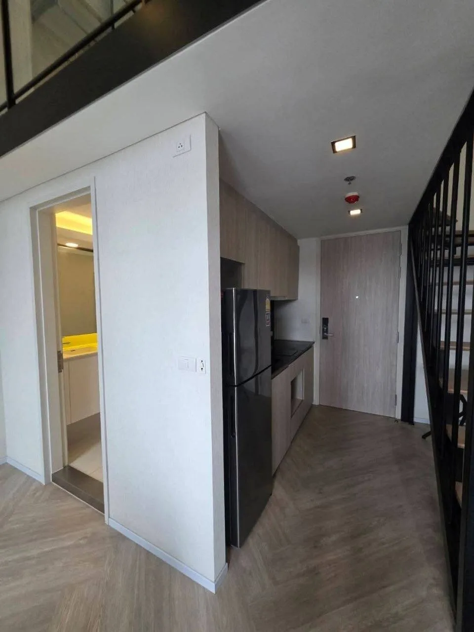 1 bedroom condo for rent in Phra Khanong Bangkok - master bedroom interior