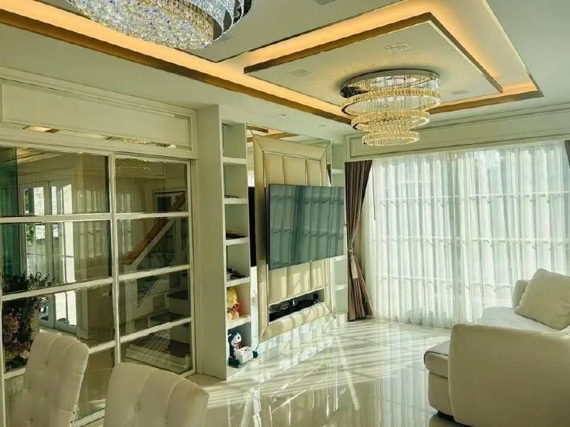 3 bedroom house for rent in Sathorn Bangkok - bathroom and modern finishes