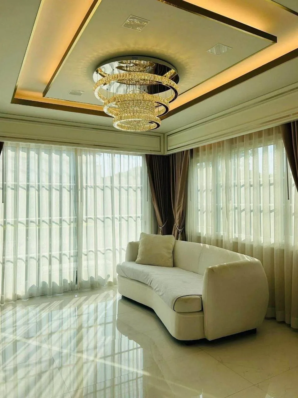 3 bedroom house for rent in Sathorn Bangkok - living room view