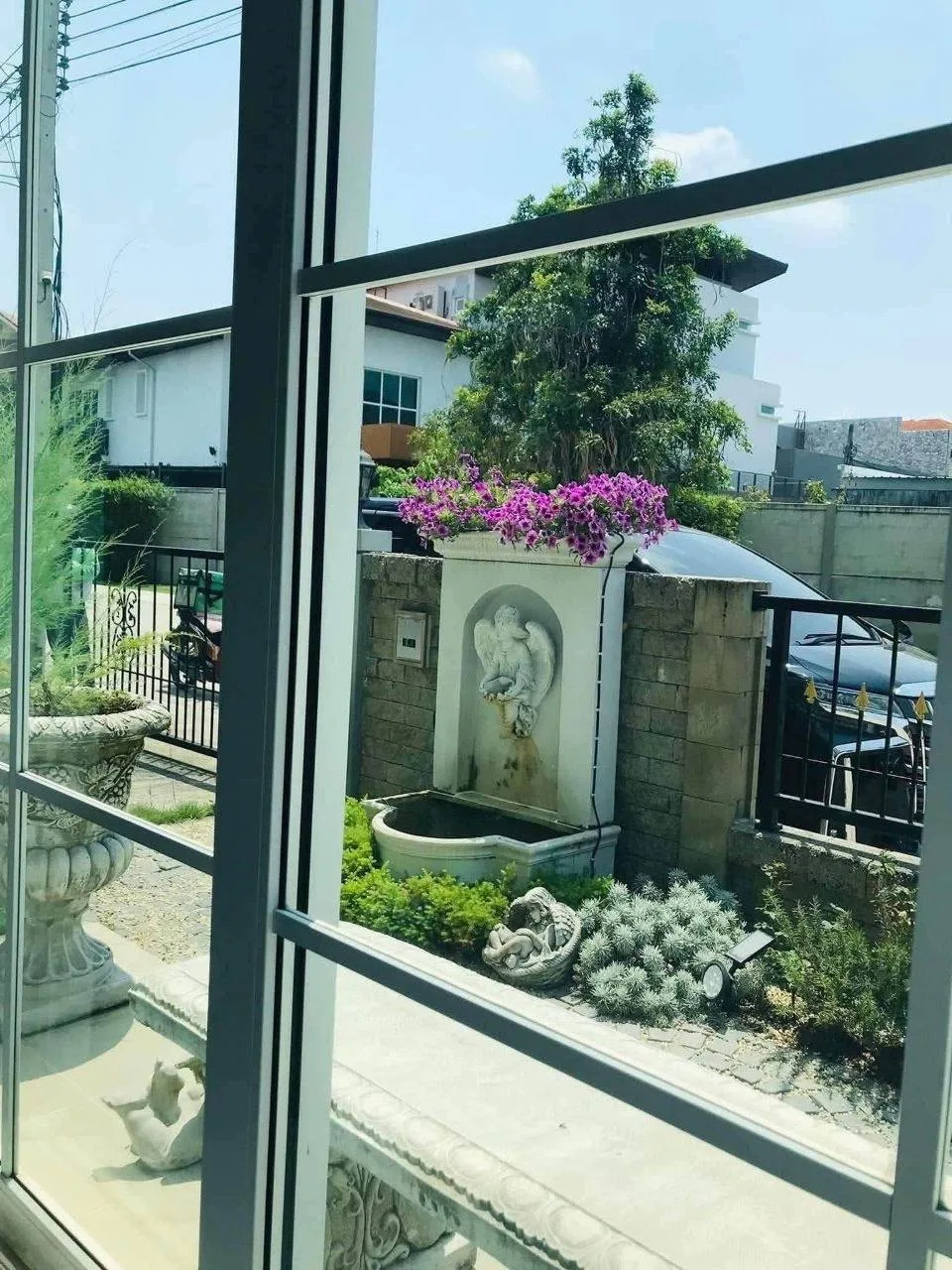 3 bedroom house for rent in Sathorn Bangkok - kitchen and dining area