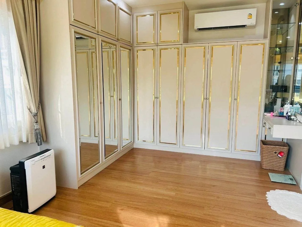 3 bedroom house for rent in Sathorn Bangkok - kitchen and dining area