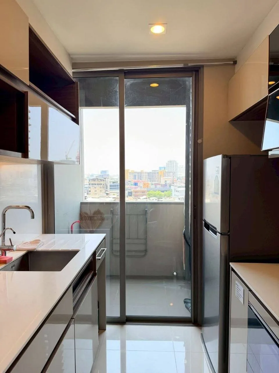 1 bedroom condo for rent in Rama 4 Bangkok - bathroom and modern finishes