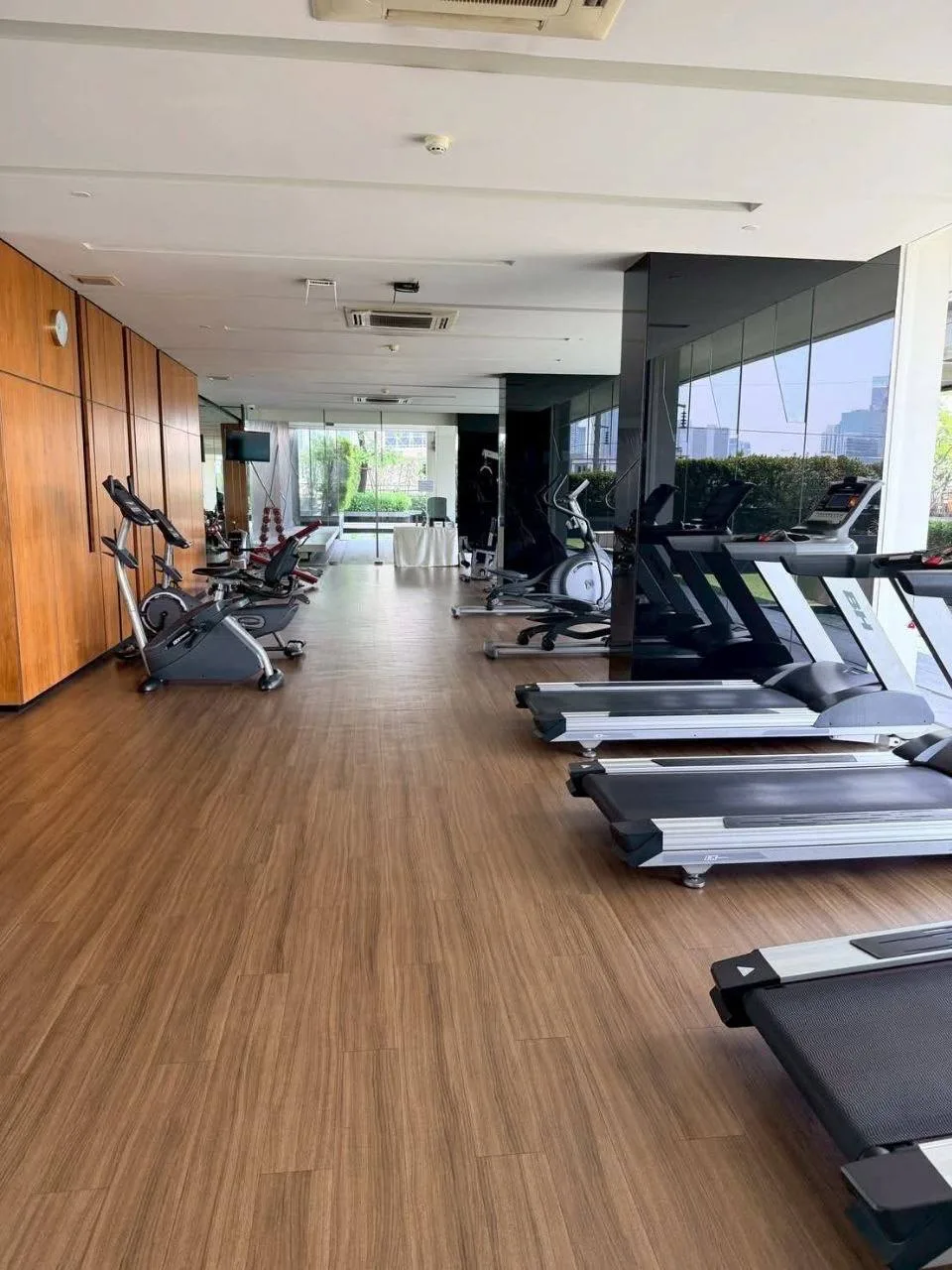 1 bedroom condo for rent in Rama 4 Bangkok - balcony perspective
