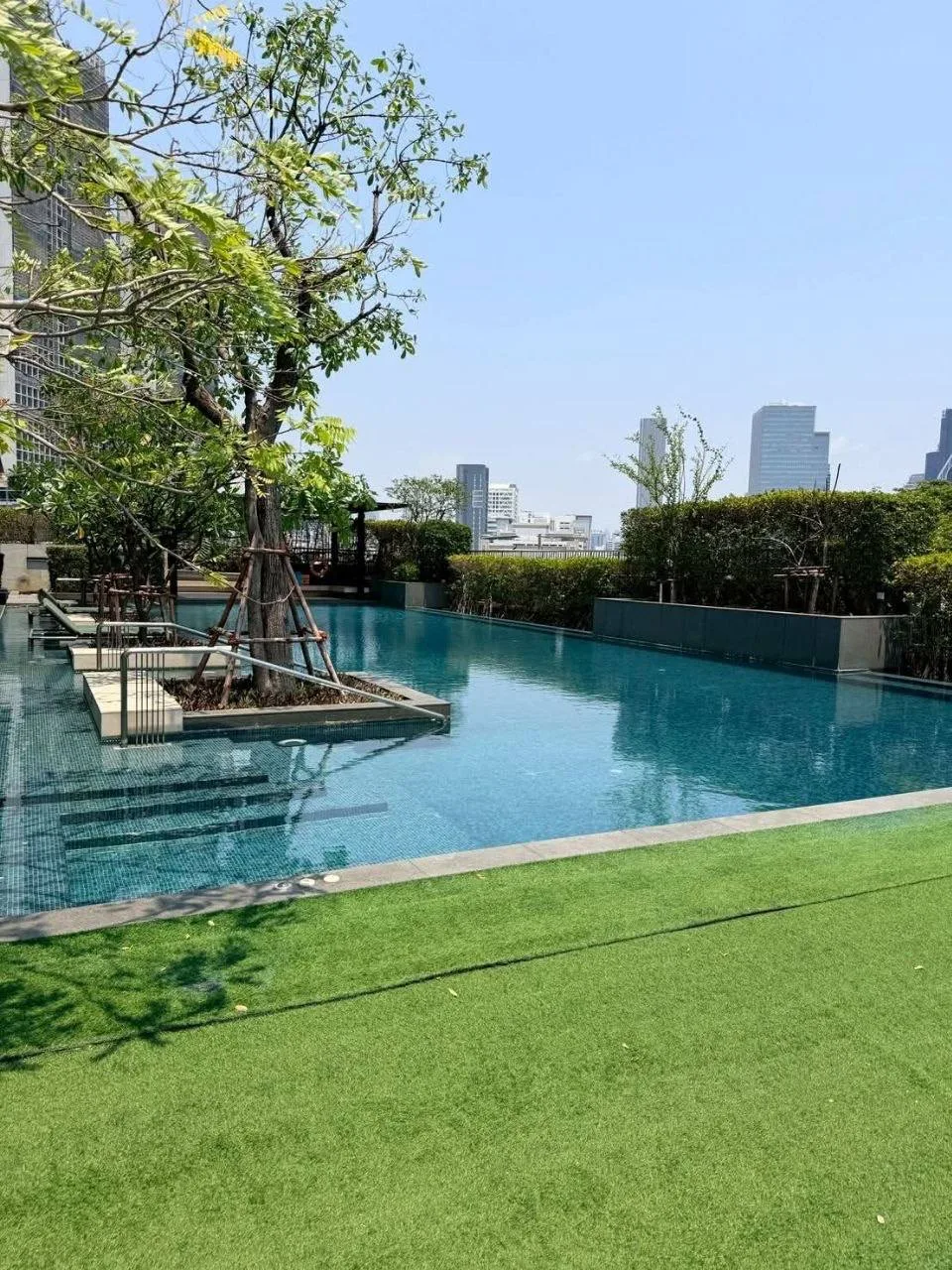1 bedroom condo for rent in Rama 4 Bangkok - living room view