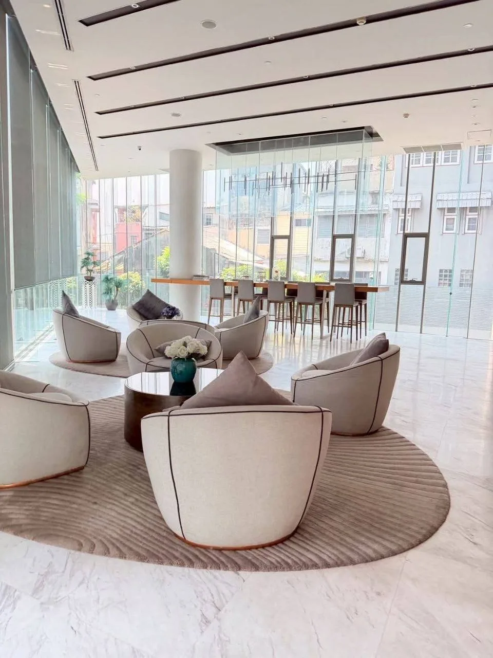 1 bedroom condo for rent in Rama 4 Bangkok - kitchen and dining area