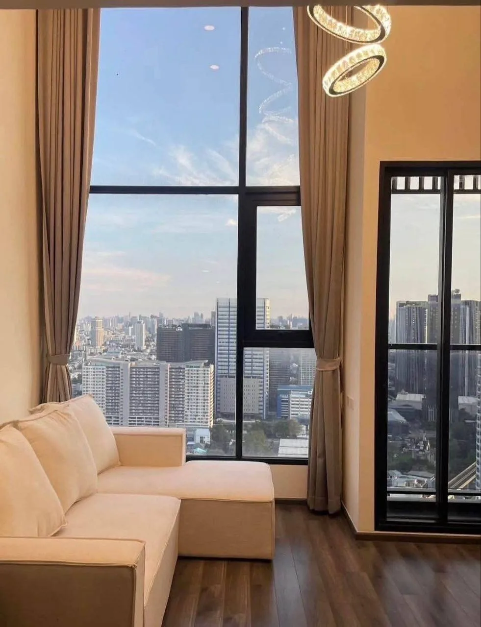 1 bedroom condo for rent in Ratchayothin - Phahonyothin Bangkok - living room view