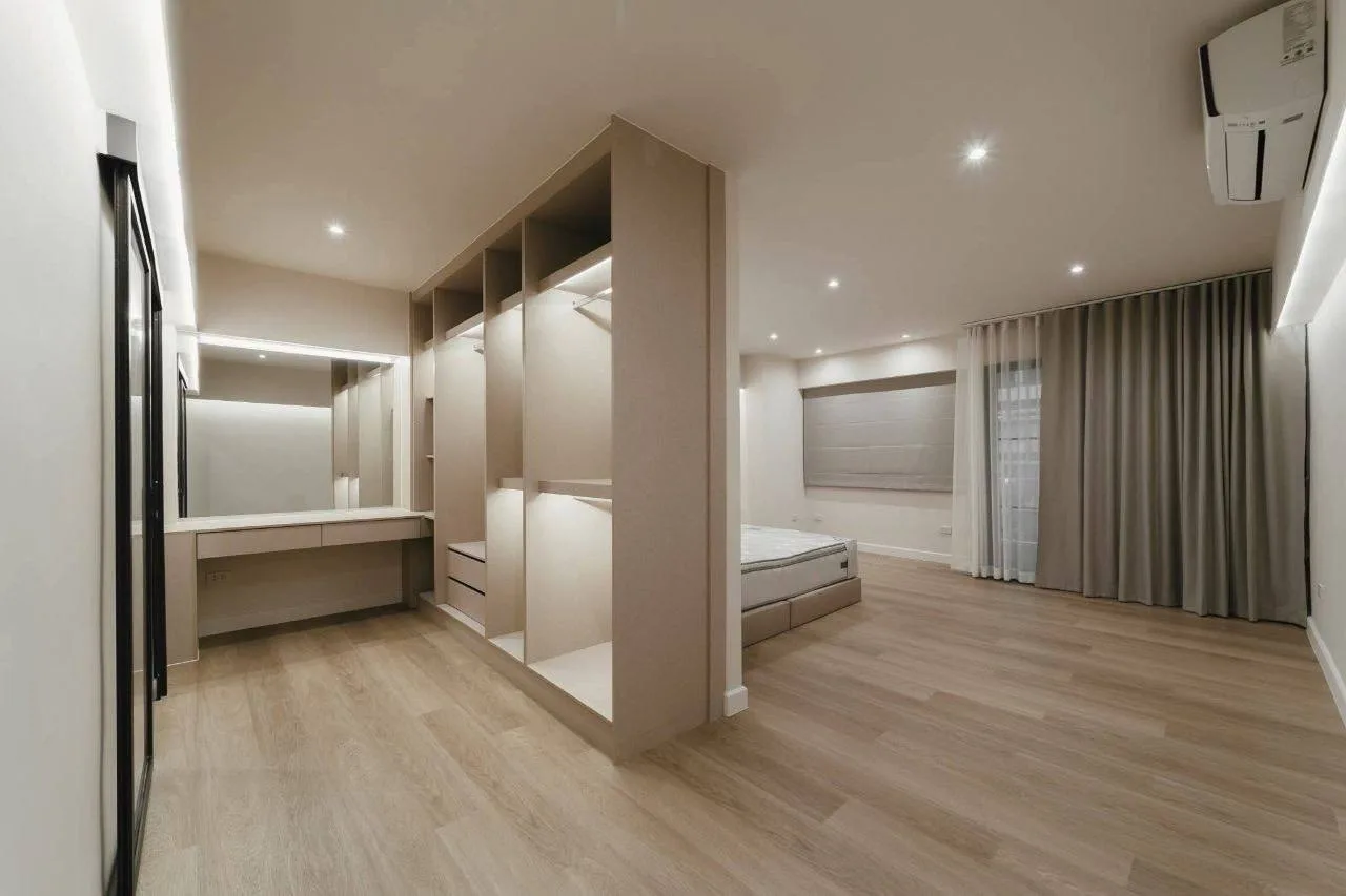 5 bedroom house for rent in Thong Lo Bangkok - balcony perspective