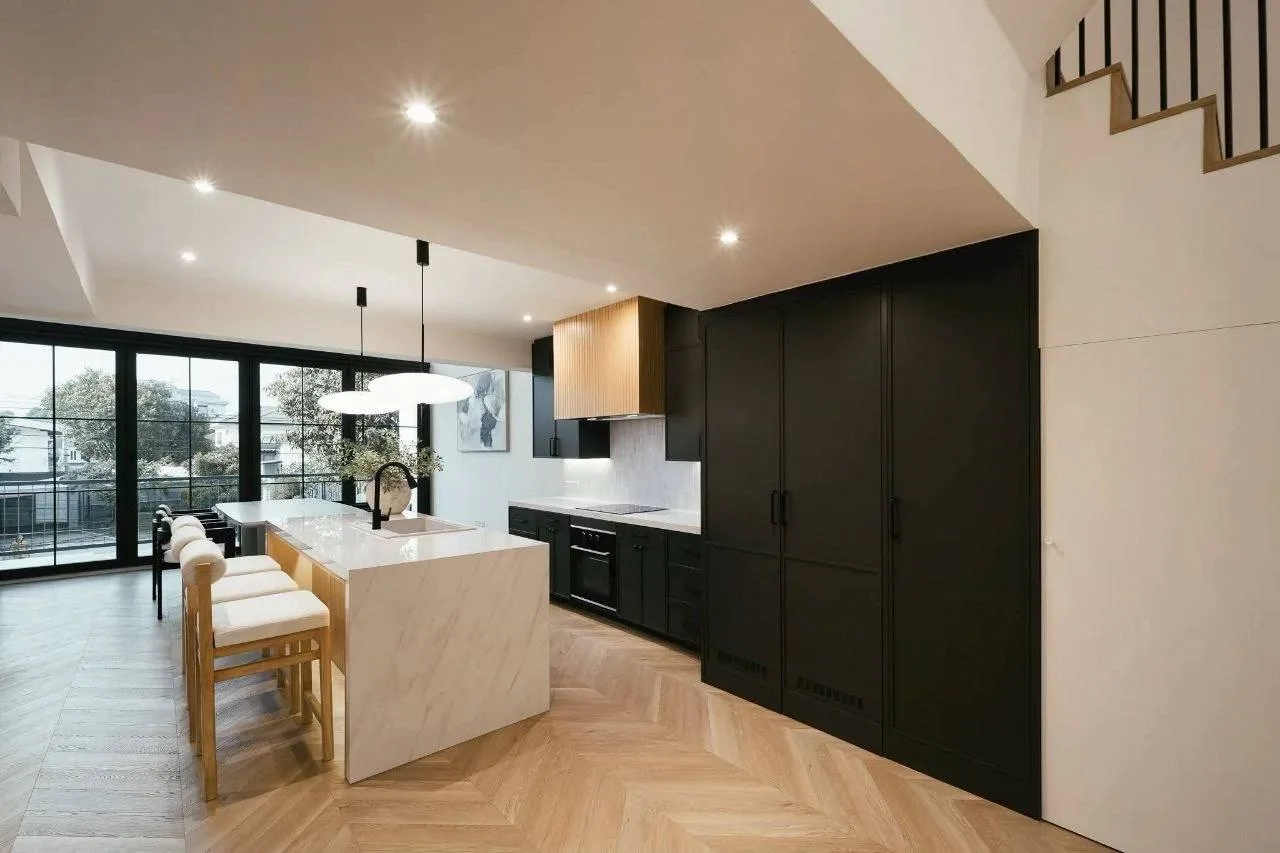 5 bedroom house for rent in Thong Lo Bangkok - bathroom and modern finishes