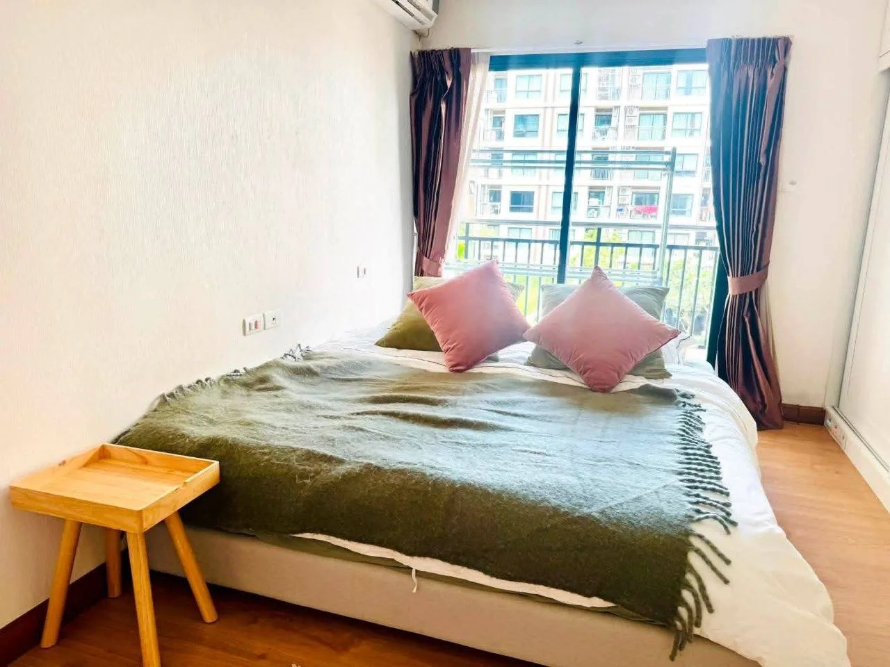 2 bedroom condo for rent in Sukhumvit Bangkok - master bedroom interior