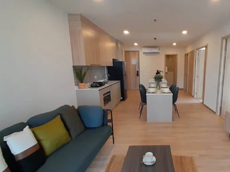 2 bedroom condo for rent in Phaya Thai Bangkok - master bedroom interior