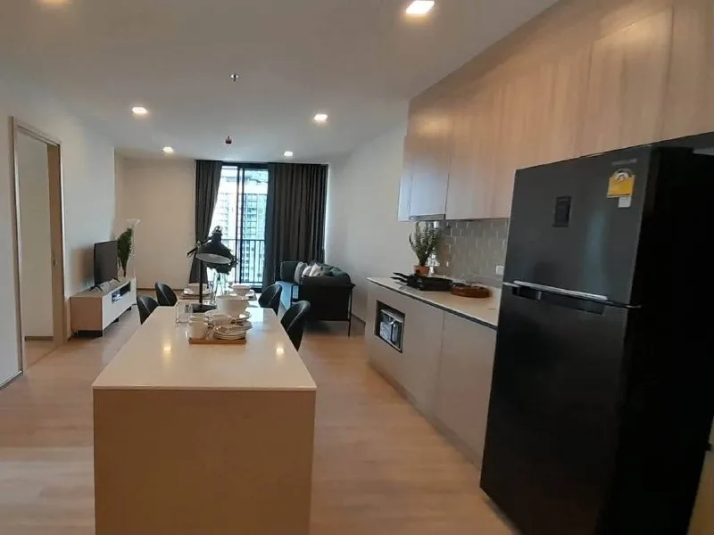 2 bedroom condo for rent in Phaya Thai Bangkok - swimming pool and building amenities