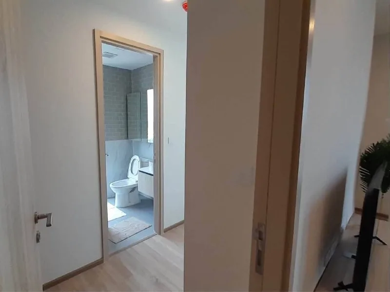 2 bedroom condo for rent in Phaya Thai Bangkok - swimming pool and building amenities