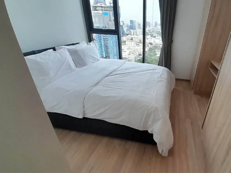 2 bedroom condo for rent in Phaya Thai Bangkok - living room view