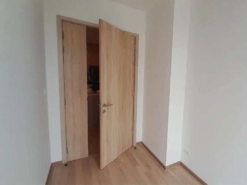 2 bedroom condo for rent in Phaya Thai Bangkok - bathroom and modern finishes