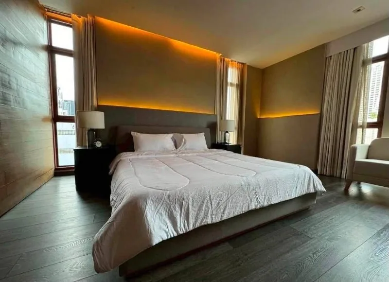 3 bedroom condo for rent in Chit Lom / Ploenchit Bangkok - master bedroom interior