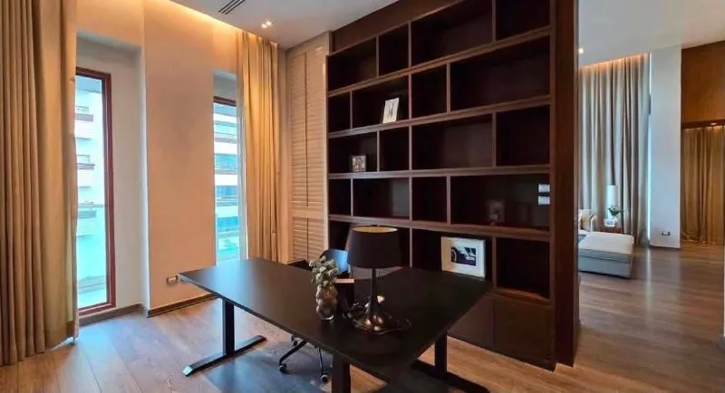 3 bedroom condo for rent in Chit Lom / Ploenchit Bangkok - living room view