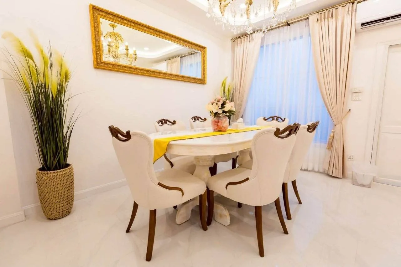 3 bedroom house for rent in Ladprao Bangkok - kitchen and dining area