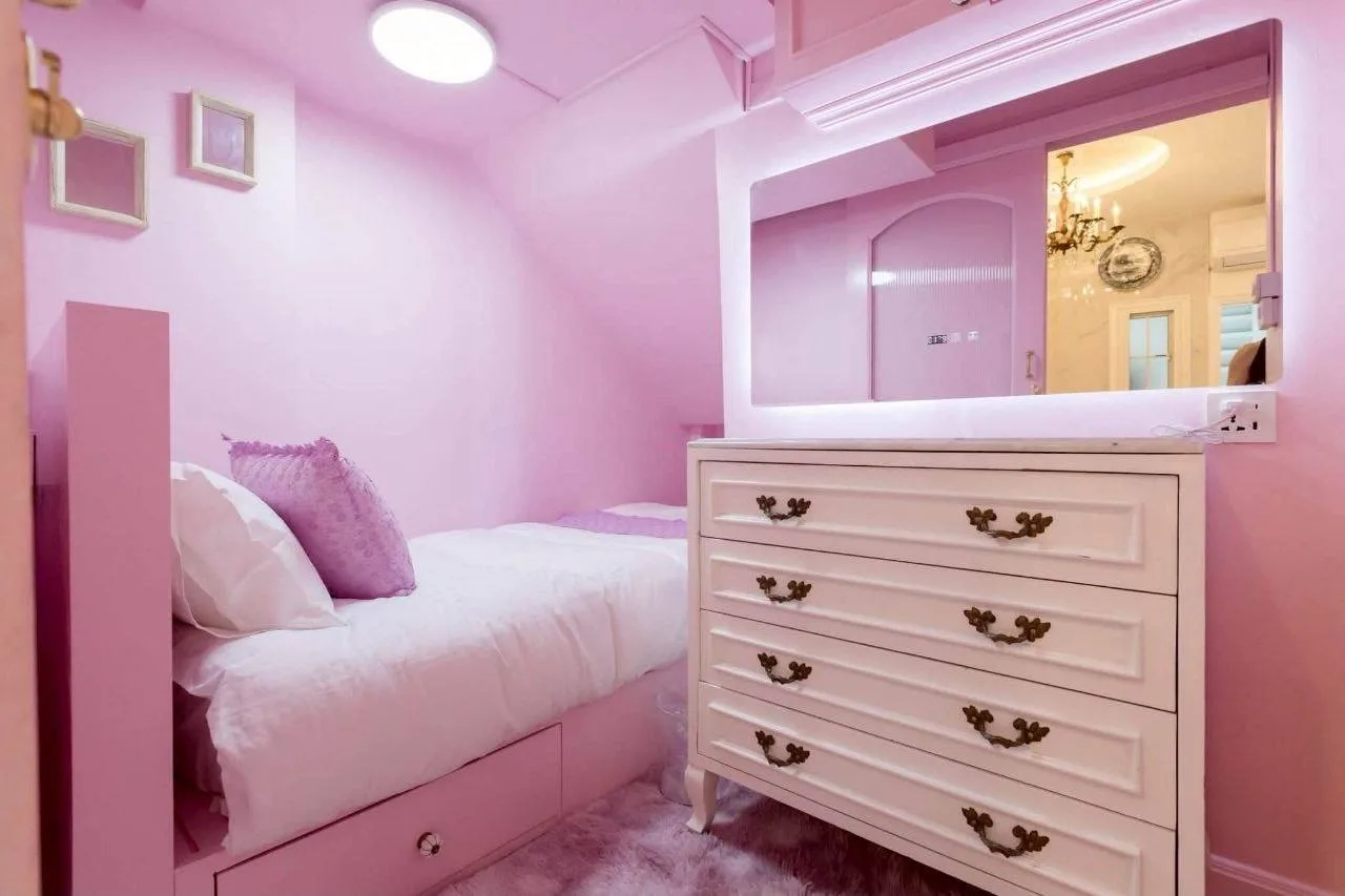 3 bedroom house for rent in Ladprao Bangkok - swimming pool and building amenities