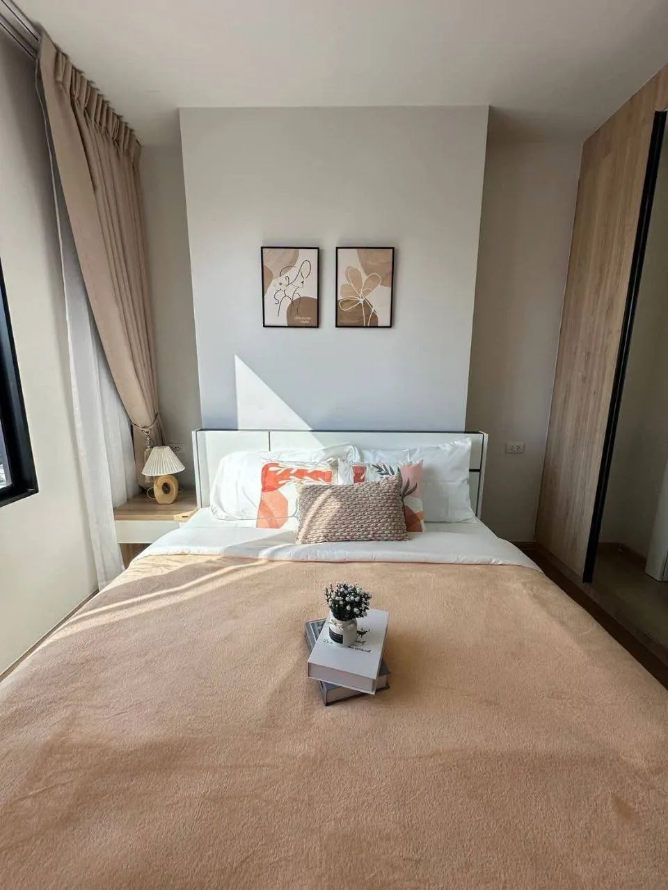 1 bedroom condo for rent in Ari Bangkok - kitchen and dining area