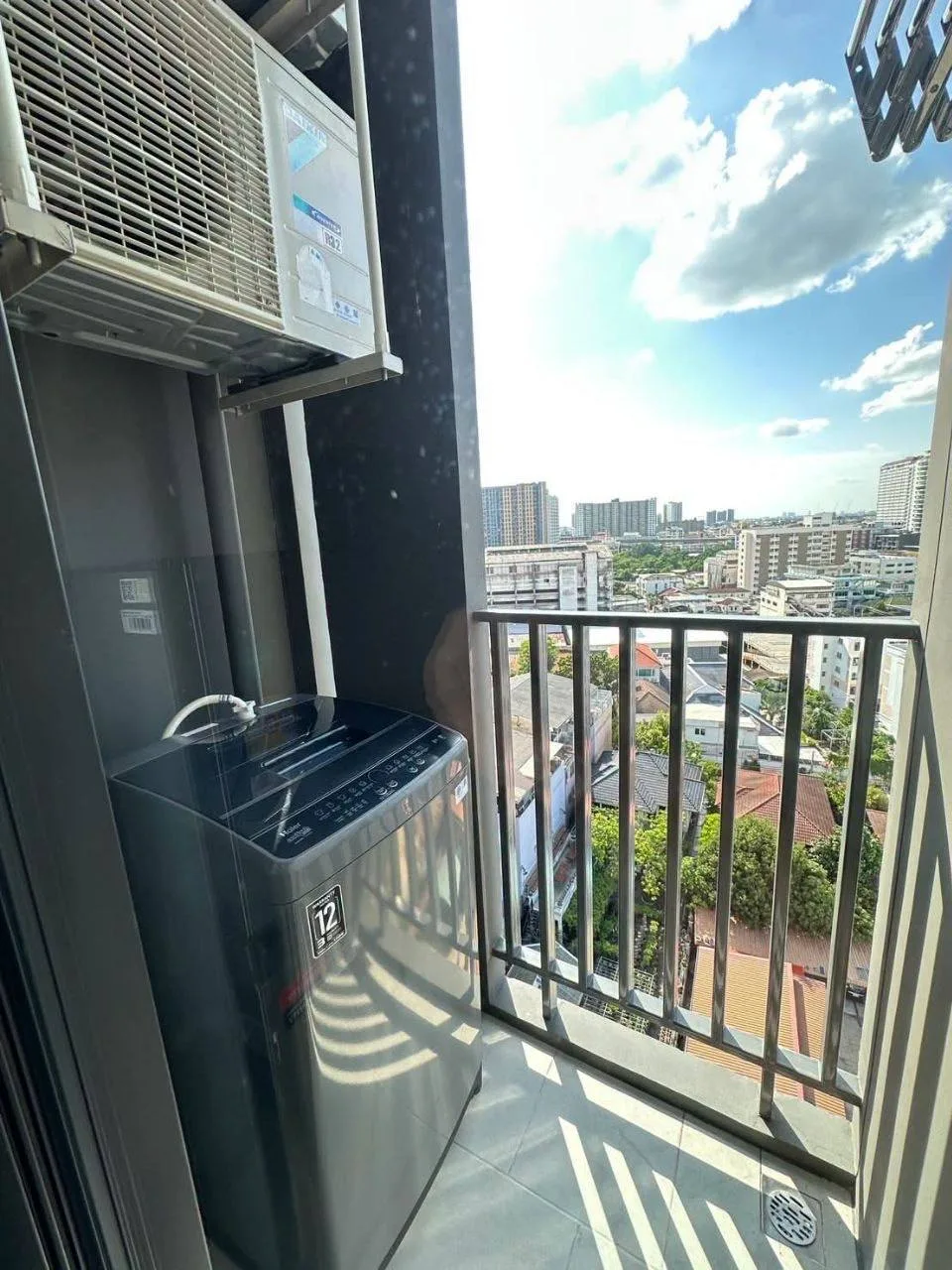 1 bedroom condo for rent in Ari Bangkok - balcony perspective