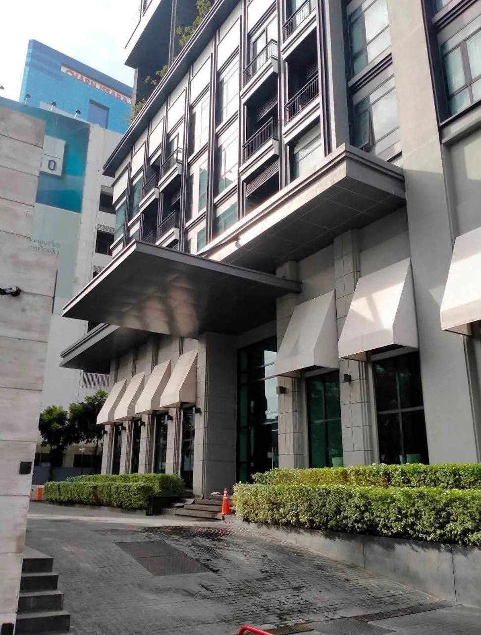 Ekkamai - Thonglor Modern High-Ceiling Condo