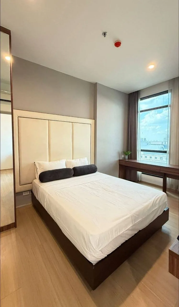 1 bedroom condo for rent in Thong Lo Bangkok - swimming pool and building amenities
