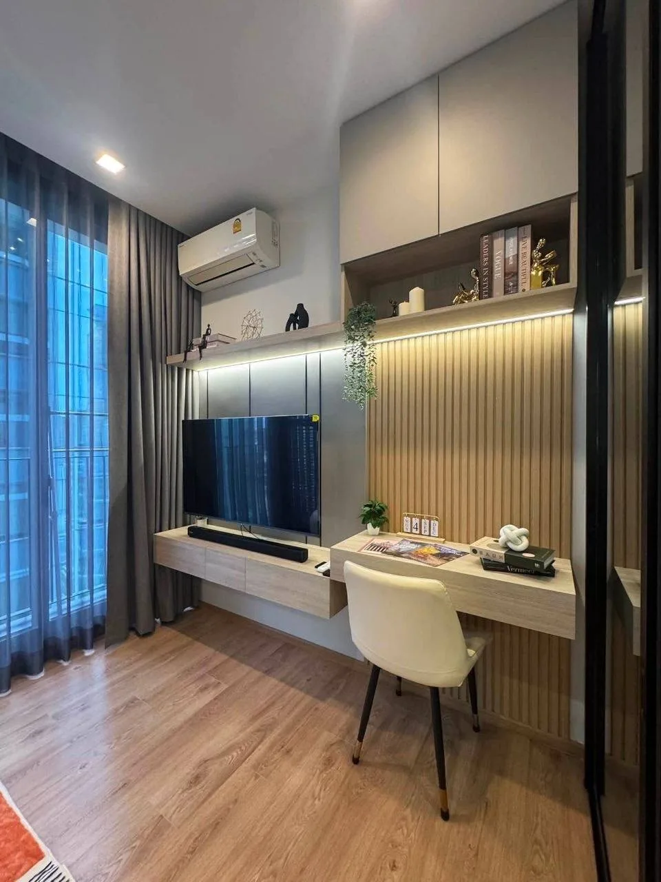 1 bedroom condo for rent in Phaya Thai Bangkok - bathroom and modern finishes