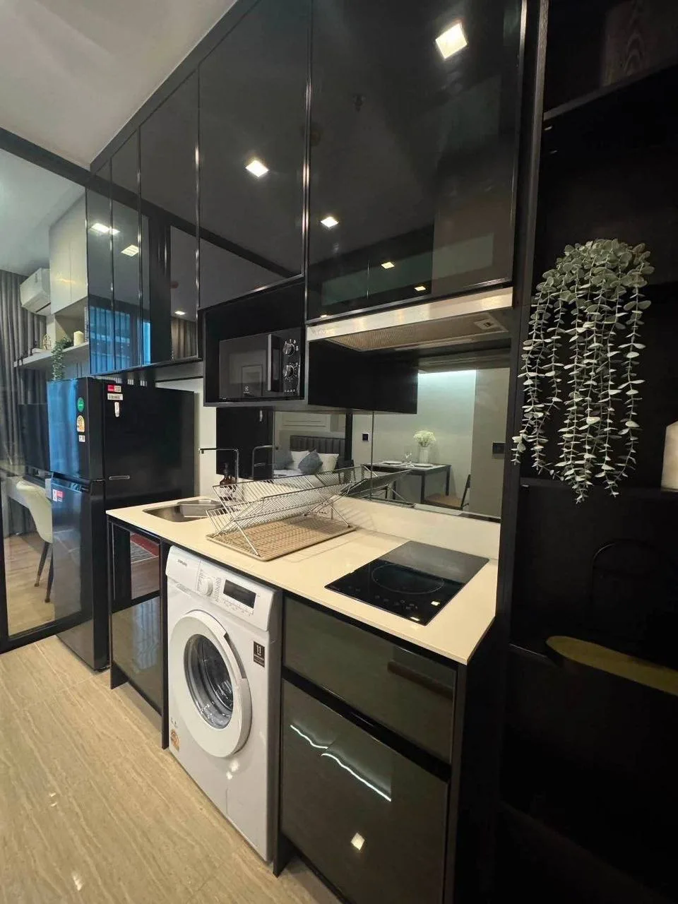 1 bedroom condo for rent in Phaya Thai Bangkok - swimming pool and building amenities