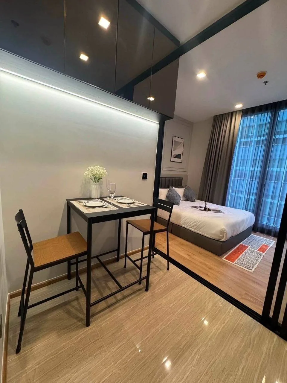 1 bedroom condo for rent in Phaya Thai Bangkok - balcony perspective
