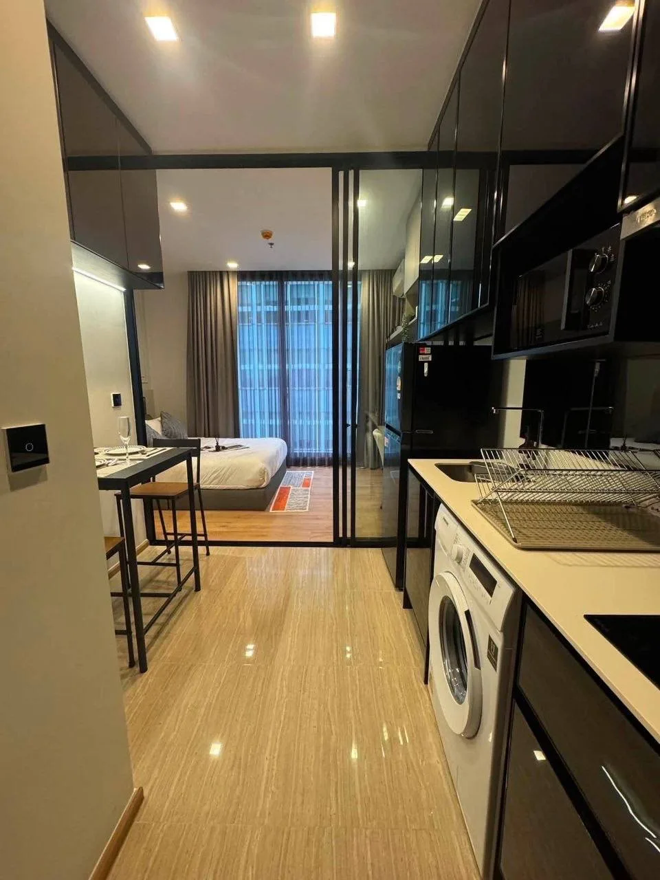 1 bedroom condo for rent in Phaya Thai Bangkok - living room view