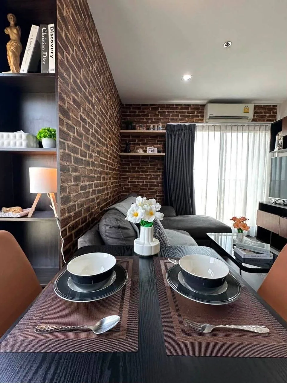 1 bedroom condo for rent in Suan Luang - Hua Mak Bangkok - swimming pool and building amenities