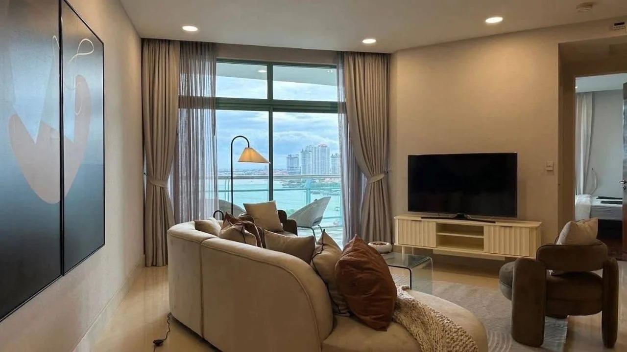 2 bedroom condo for rent in Charoenkrung Bangkok - master bedroom interior