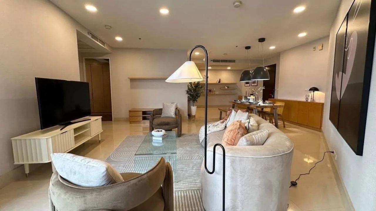 2 bedroom condo for rent in Charoenkrung Bangkok - swimming pool and building amenities