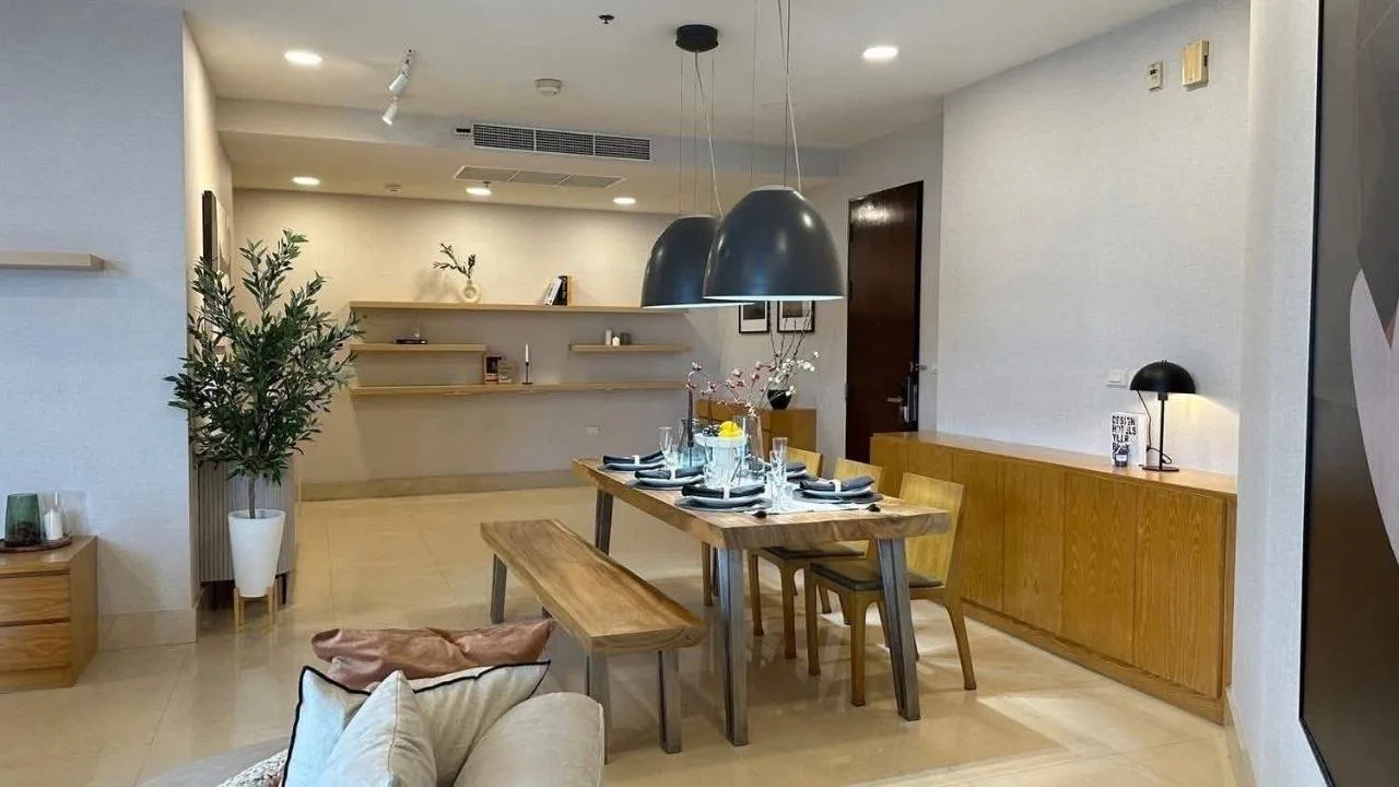 2 bedroom condo for rent in Charoenkrung Bangkok - balcony perspective