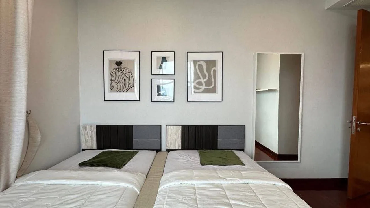 2 bedroom condo for rent in Charoenkrung Bangkok - master bedroom interior
