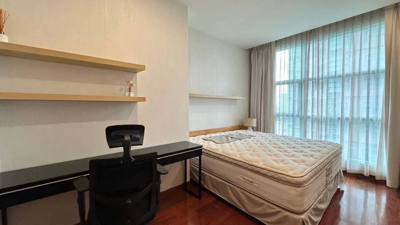 2 bedroom condo for rent in Charoenkrung Bangkok - bathroom and modern finishes