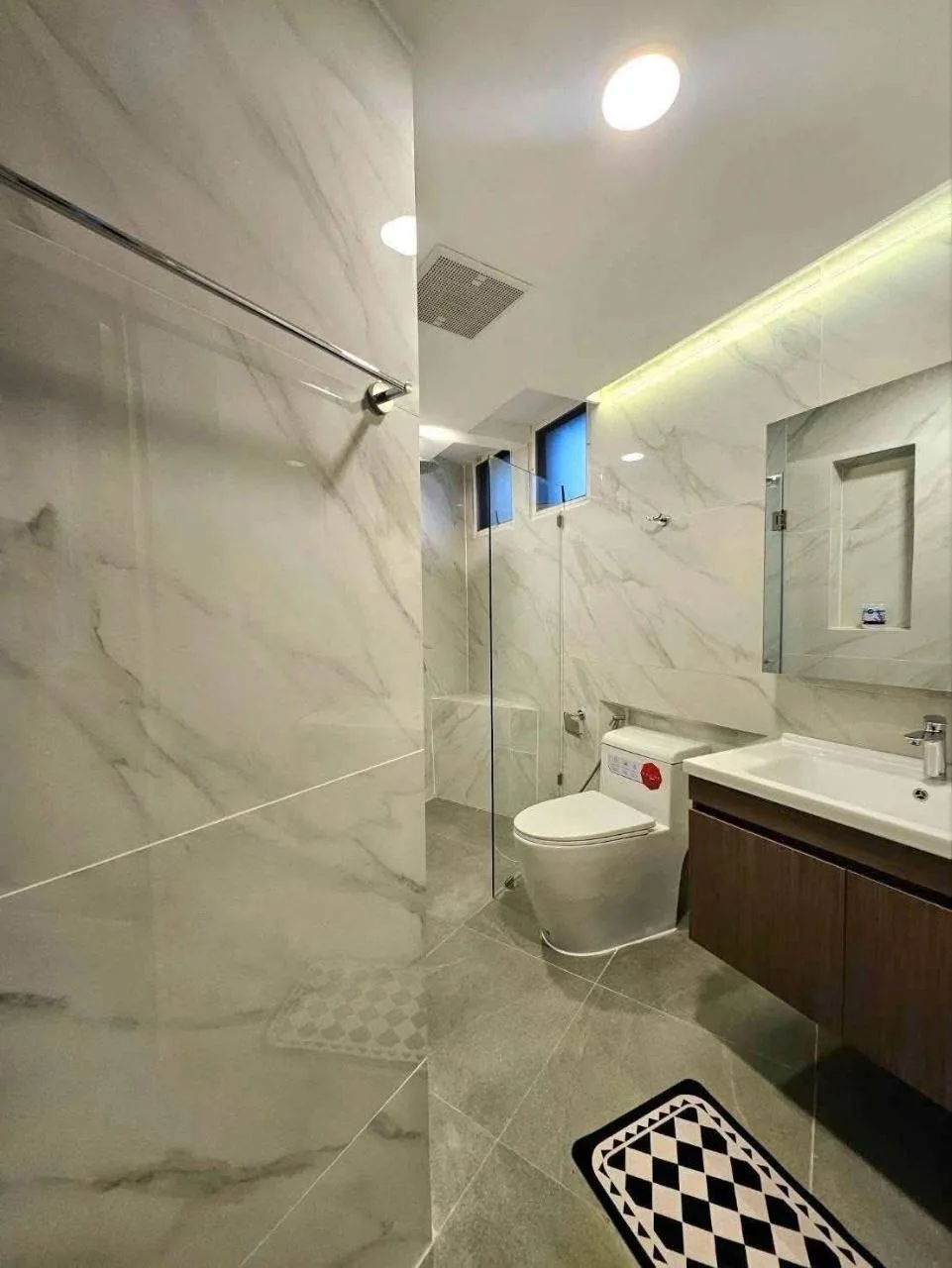 3 bedroom condo for rent in Sukhumvit Bangkok - swimming pool and building amenities