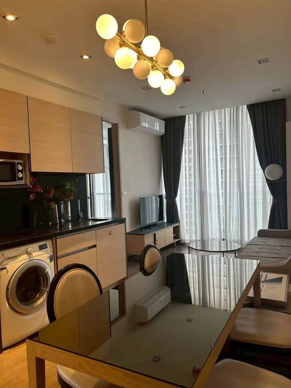 2 bedroom condo for rent in Sukhumvit Bangkok - bathroom and modern finishes